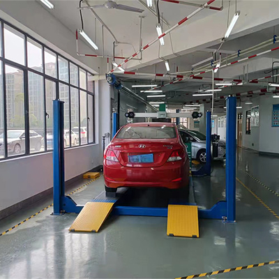 Guter Preis T440D Platzersparnis 4 Post Garage Lift 4000kg für einfachen Fahrzeugzugang Online