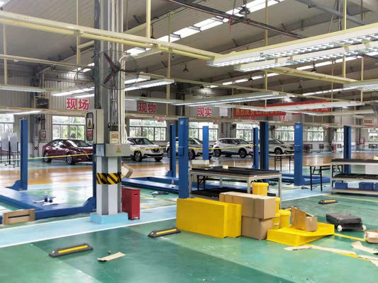 4000kg 4 Post Car Lift Commercial Grade Vehicle Lift for Auto Repair Garage