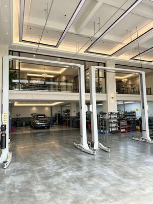 Buen precio Elevación automática de 2 postes hidráulicos 4500kg para equipos de garaje con CE en línea